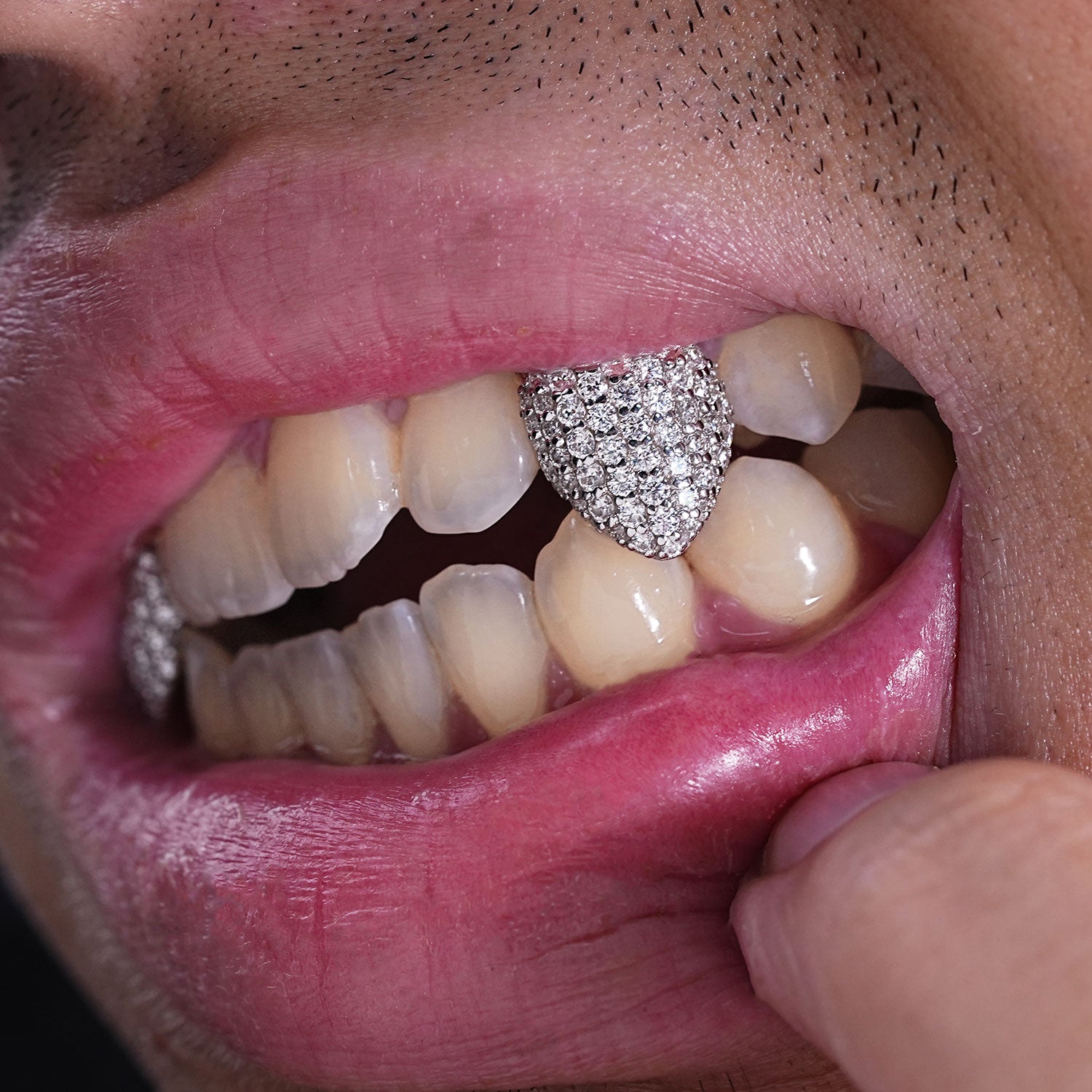 Custom Iced Singer Fang Moissanite Grillz